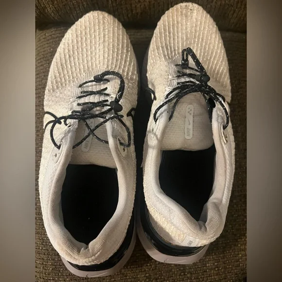 Nike White and Black Sneakers - Picture 3 of 5